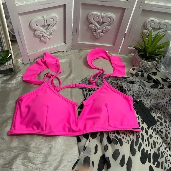 Kendall + Kylie Pink Ruffle Bikini Top. Size XL - Picture 3 of 8